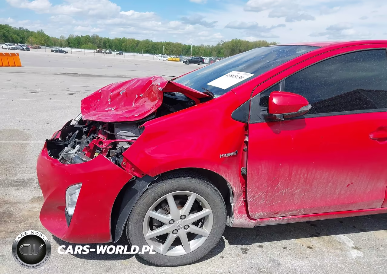 2015 Toyota Prius C Three VIN:JTDKDTB37F1114618 - 6