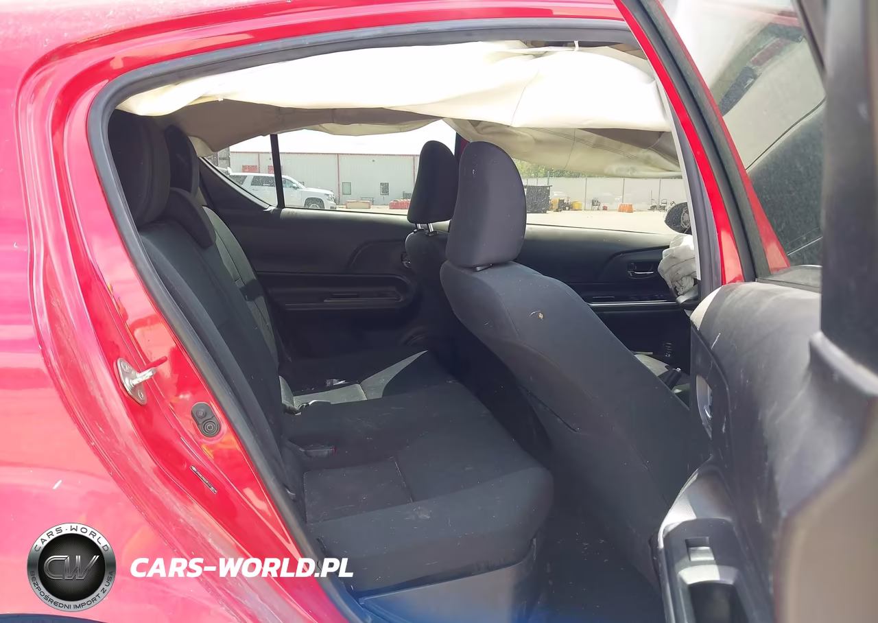 2015 Toyota Prius C Three VIN:JTDKDTB37F1114618 - 8