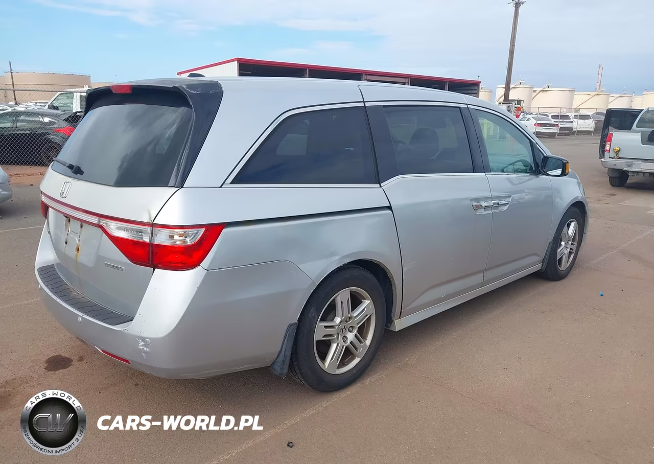 2011 Honda Odyssey Touring-Touring Elite VIN:5FNRL5H90BB030313 - 4