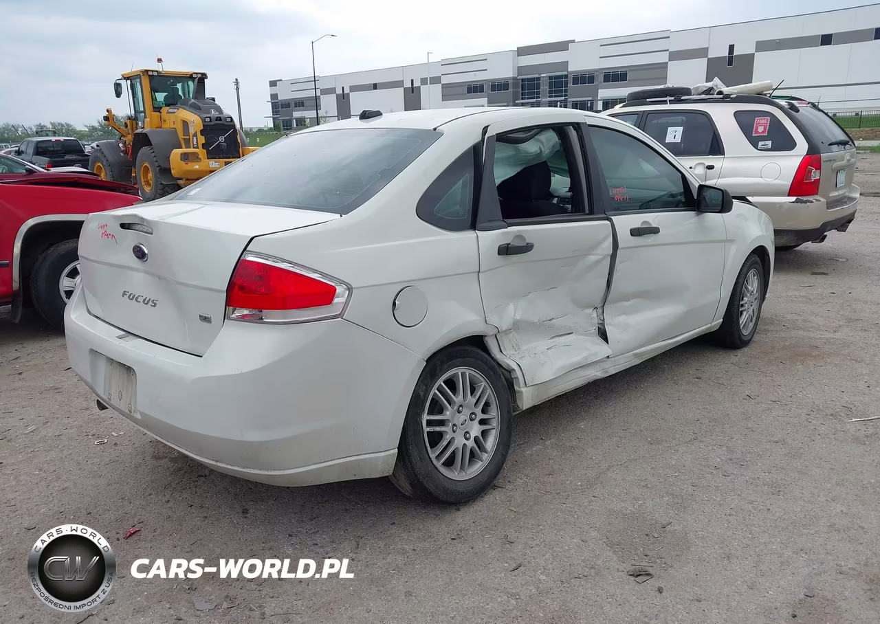 2010 Ford Focus Se VIN:1FAHP3FN4AW176816 - 4