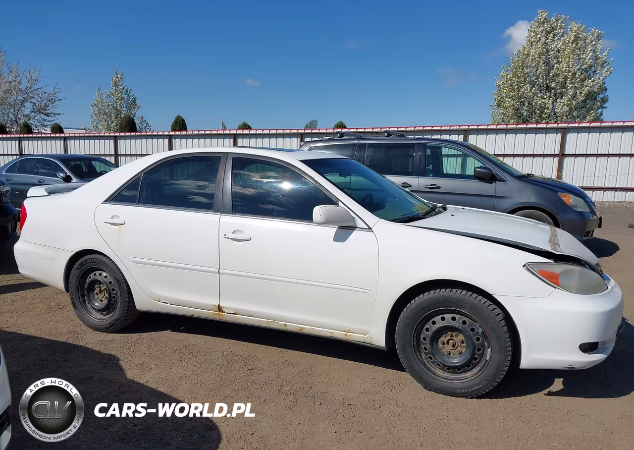 2002 Toyota Camry Le VIN:JTDBE30K120025487 - 13