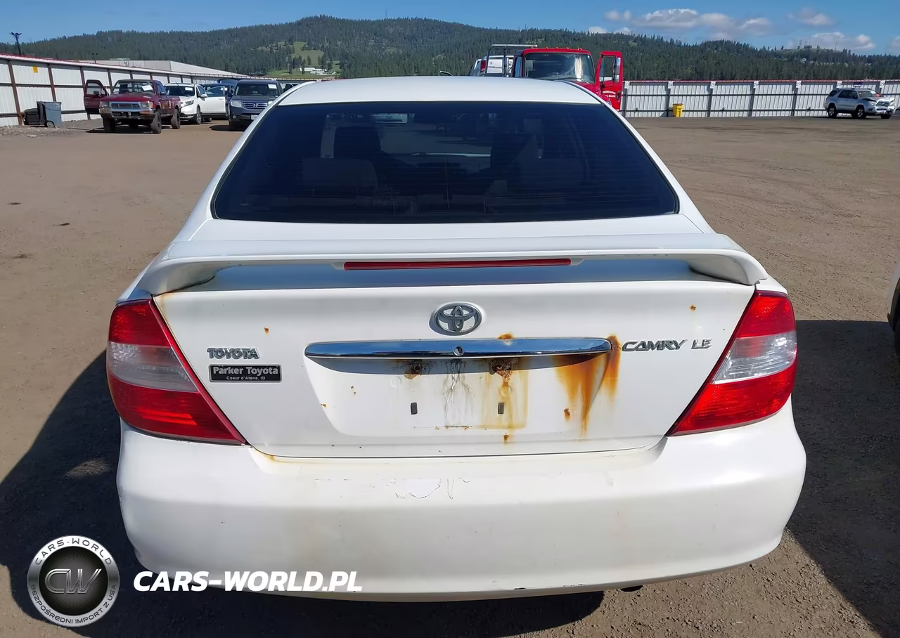 2002 Toyota Camry Le VIN:JTDBE30K120025487 - 16