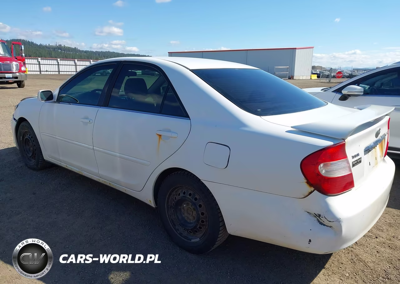 2002 Toyota Camry Le VIN:JTDBE30K120025487 - 3
