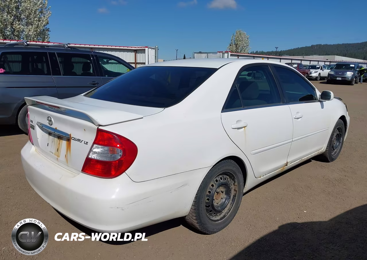2002 Toyota Camry Le VIN:JTDBE30K120025487 - 4