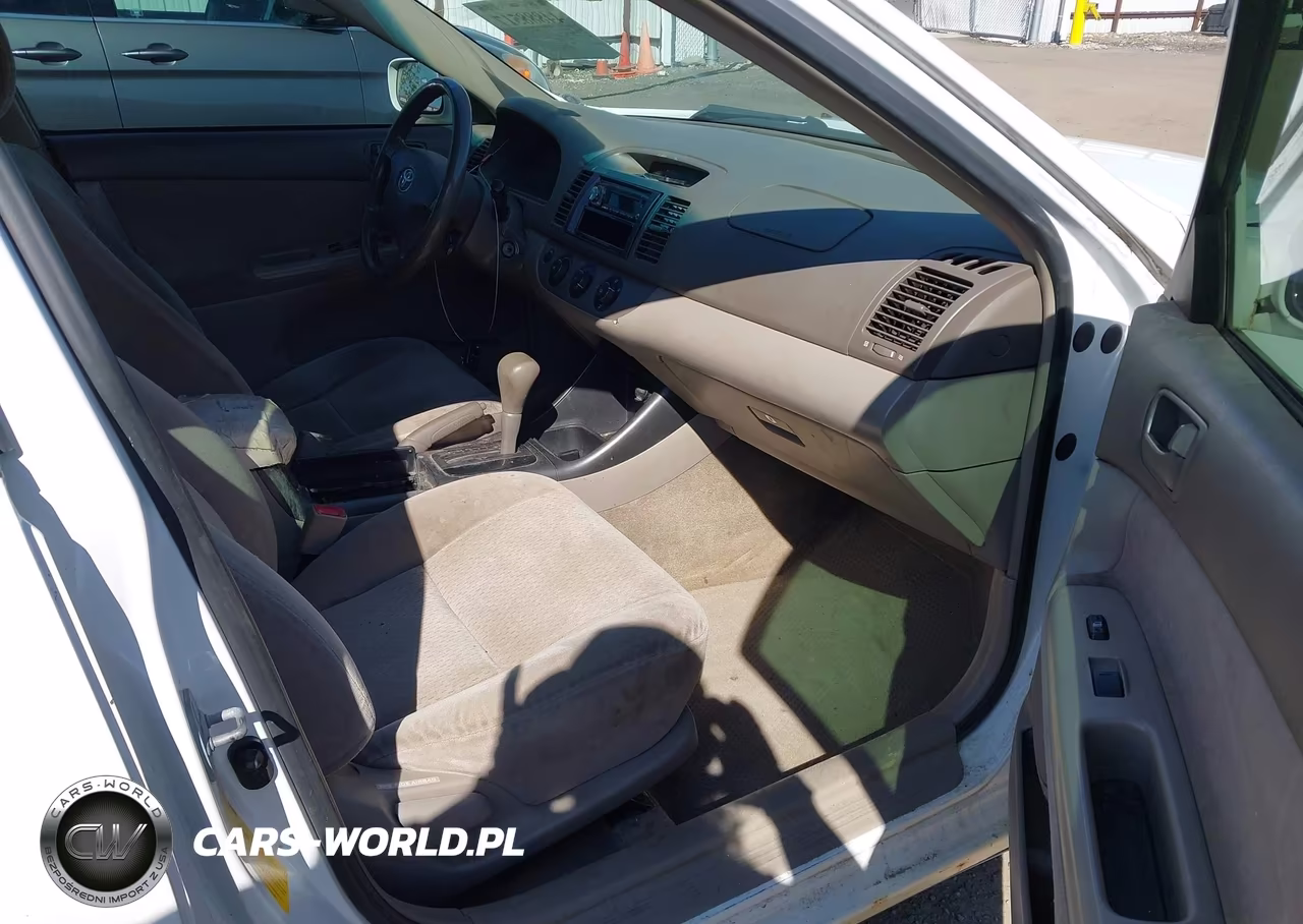 2002 Toyota Camry Le VIN:JTDBE30K120025487 - 5