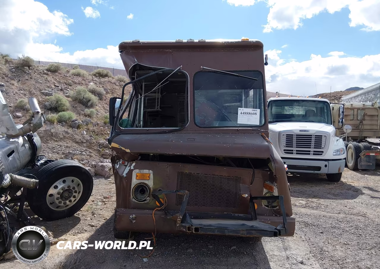 1981 GMC Forward Control Chassis P3500 VIN:1GDHP32MXB3502723 - 12