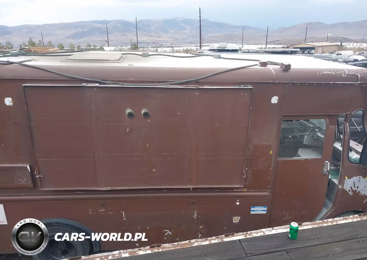 1981 GMC Forward Control Chassis P3500 VIN:1GDHP32MXB3502723 - 13