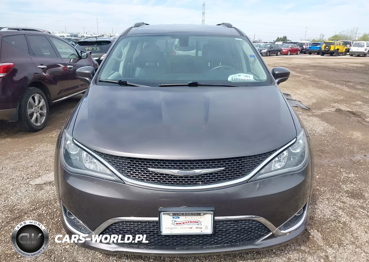 2017 Chrysler Pacifica Touring-L Plus VIN:2C4RC1EG1HR541795 - 12