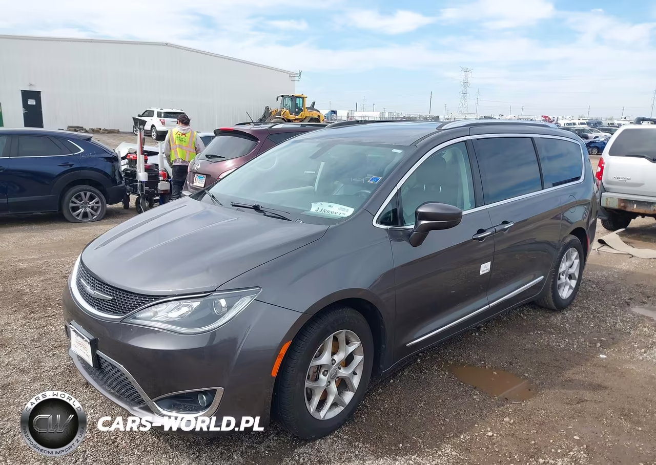 2017 Chrysler Pacifica Touring-L Plus VIN:2C4RC1EG1HR541795 - 2