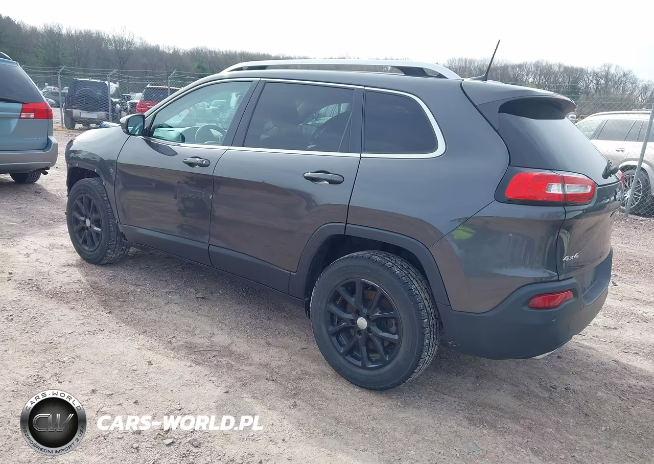 2016 Jeep Cherokee Latitude VIN:1C4PJMCS9GW219739 - 3