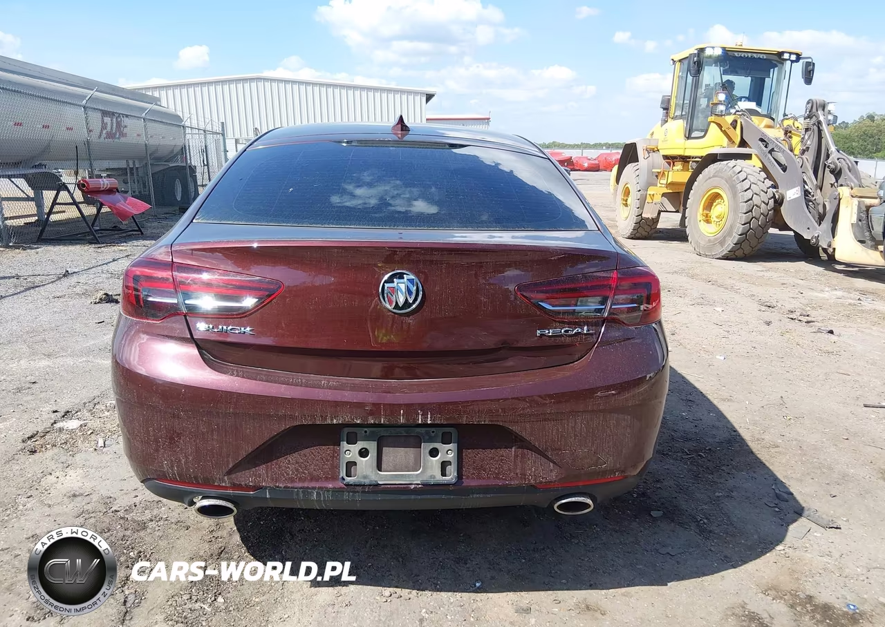 2018 Buick Regal Sportback Preferred VIN:W04GL6SX1J1112198 - 17