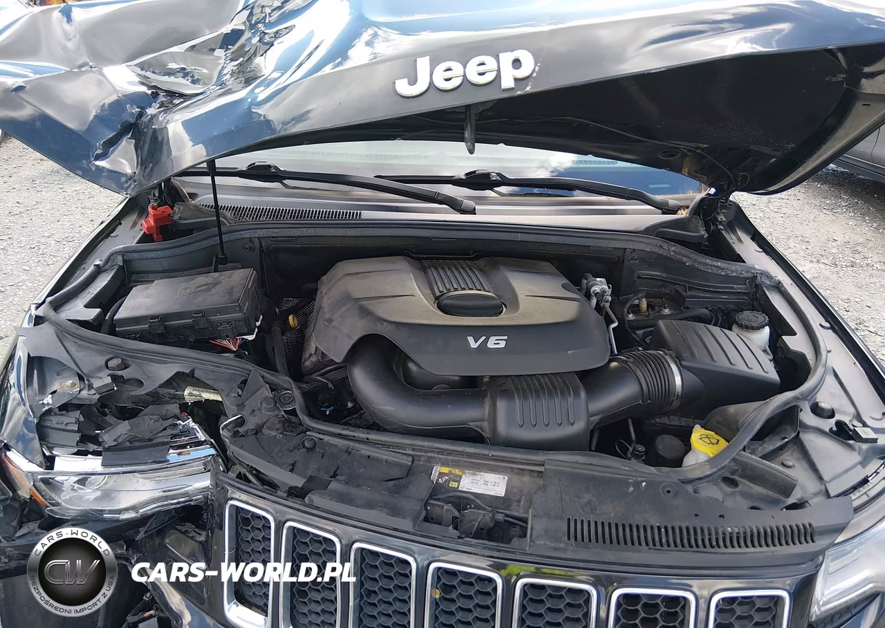 2014 Jeep Grand Cherokee Overland VIN:1C4RJFCG5EC270590 - 10