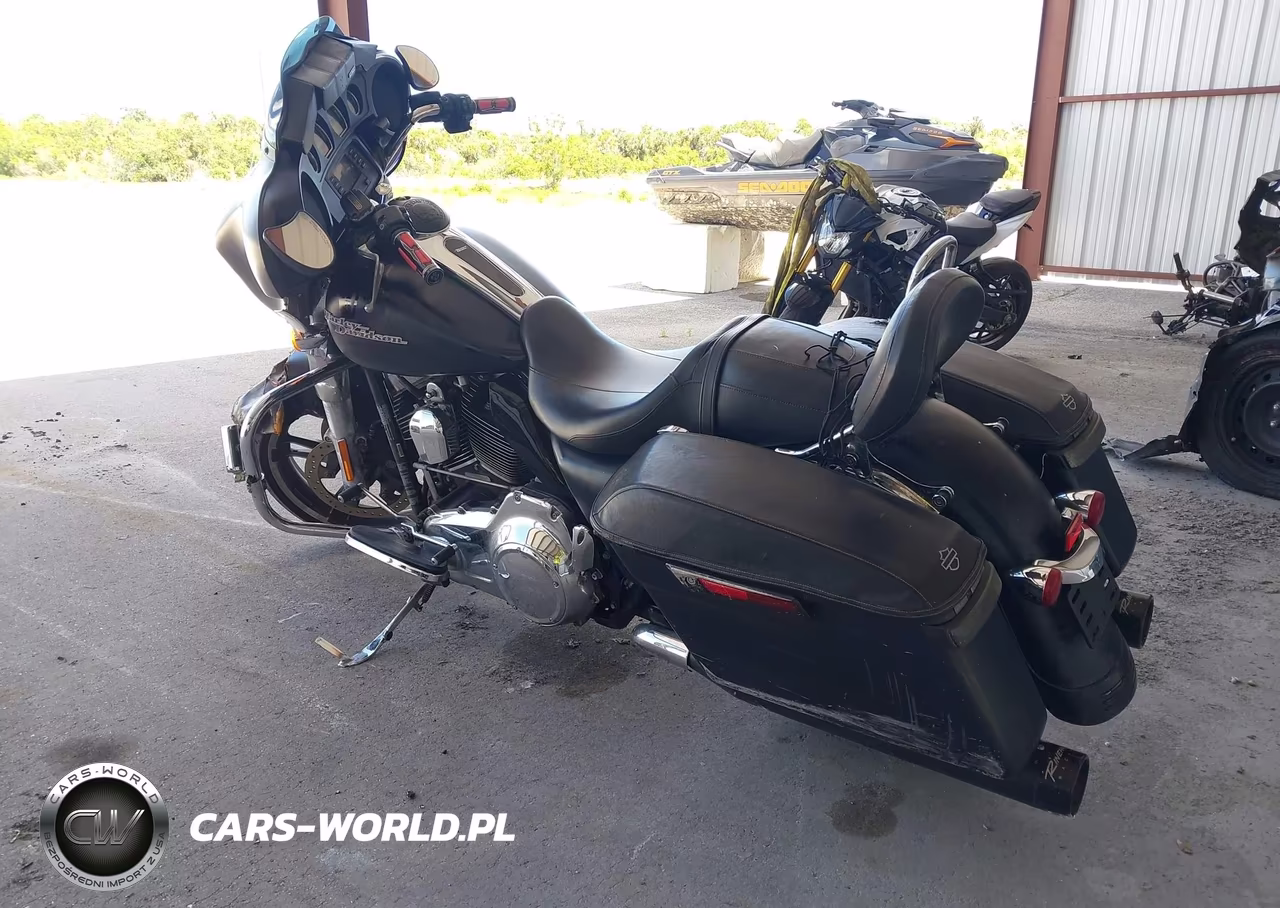 2016 Harley-Davidson Flhx Street Glide VIN:1HD1KBM1XGB691550 - 3