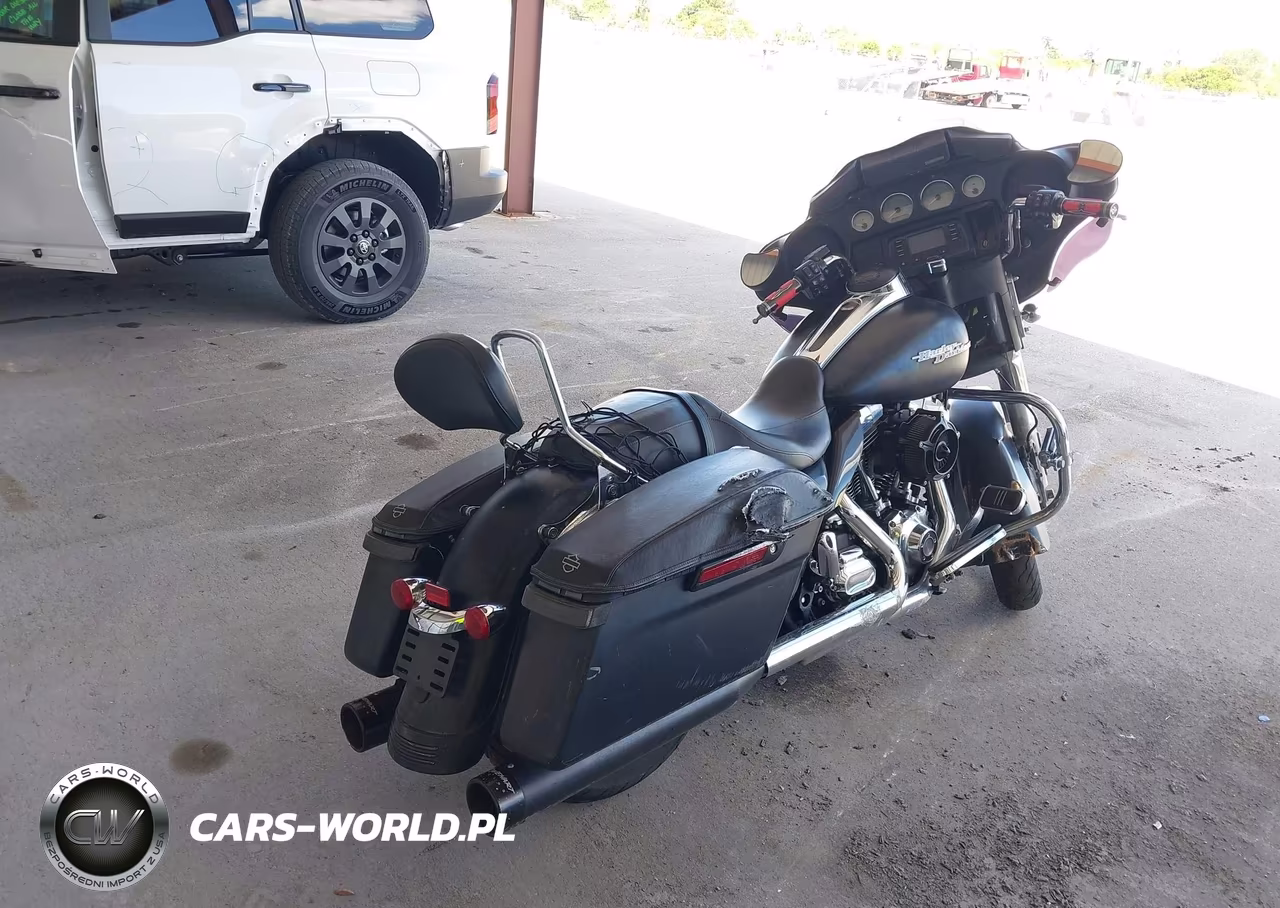 2016 Harley-Davidson Flhx Street Glide VIN:1HD1KBM1XGB691550 - 4