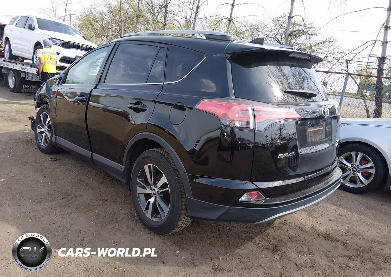 2018 Toyota Rav4 Xle VIN:2T3RFREV9JW845330 - 3