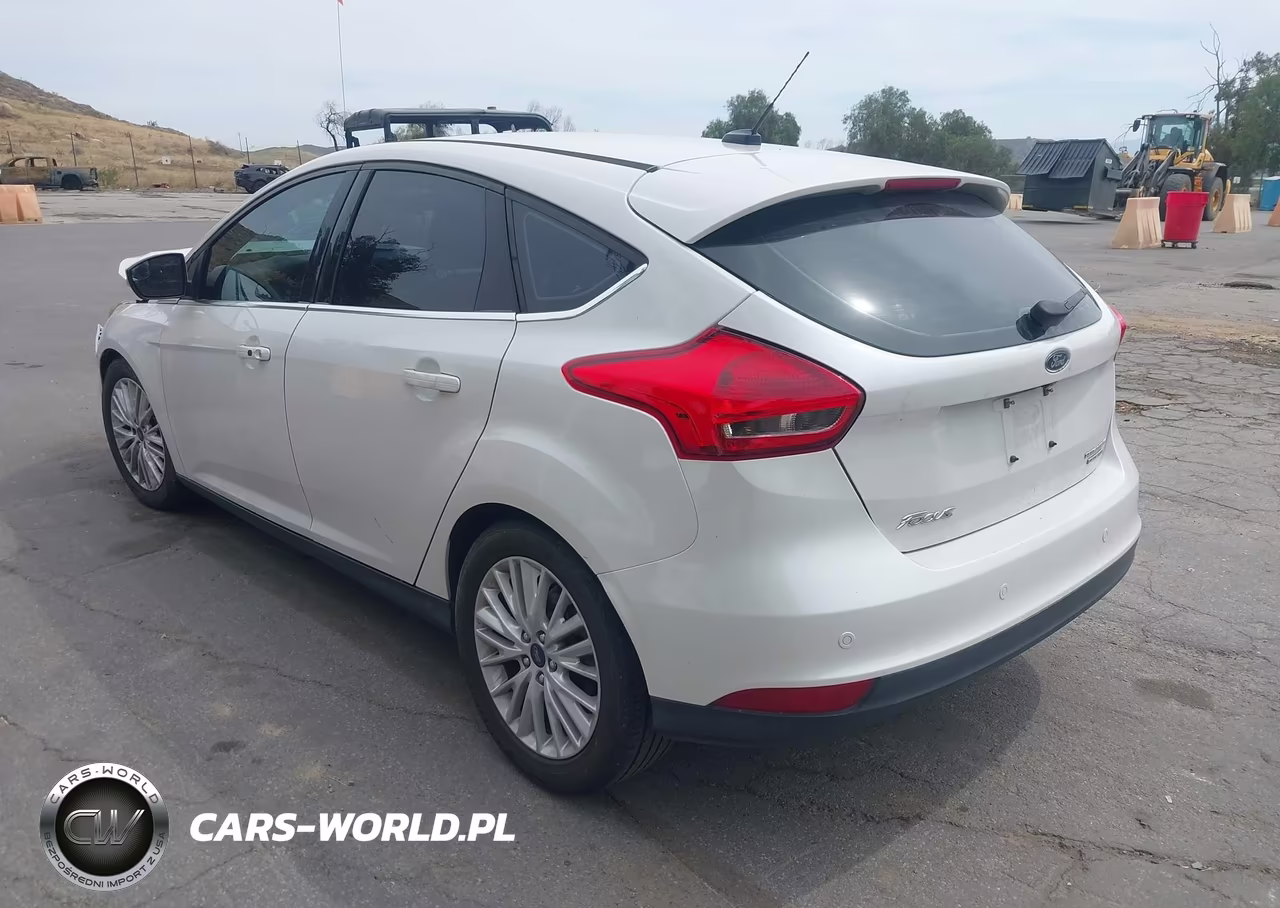 2016 Ford Focus Titanium VIN:1FADP3N24GL345989 - 3