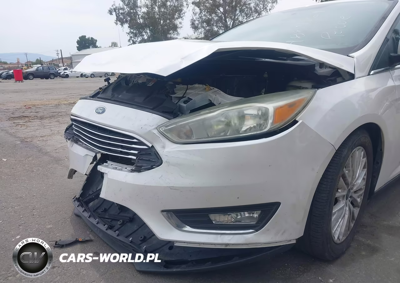 2016 Ford Focus Titanium VIN:1FADP3N24GL345989 - 6