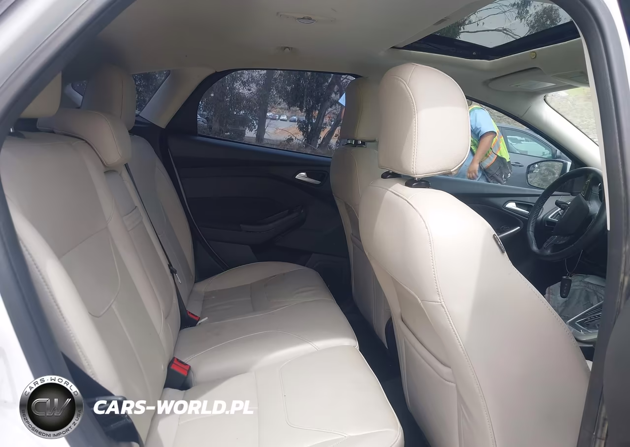 2016 Ford Focus Titanium VIN:1FADP3N24GL345989 - 8