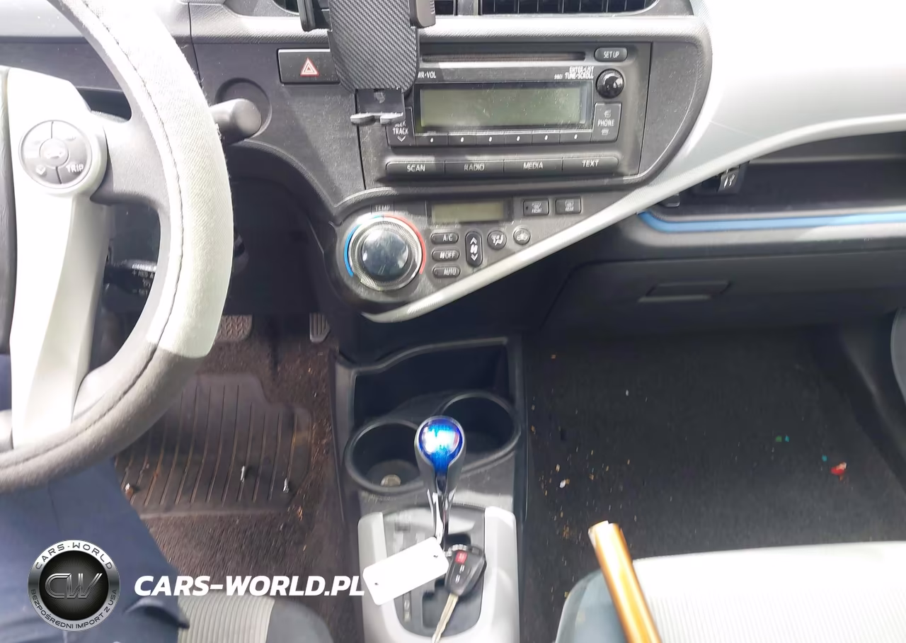 2012 Toyota Prius C Two VIN:JTDKDTB38C1504400 - 11
