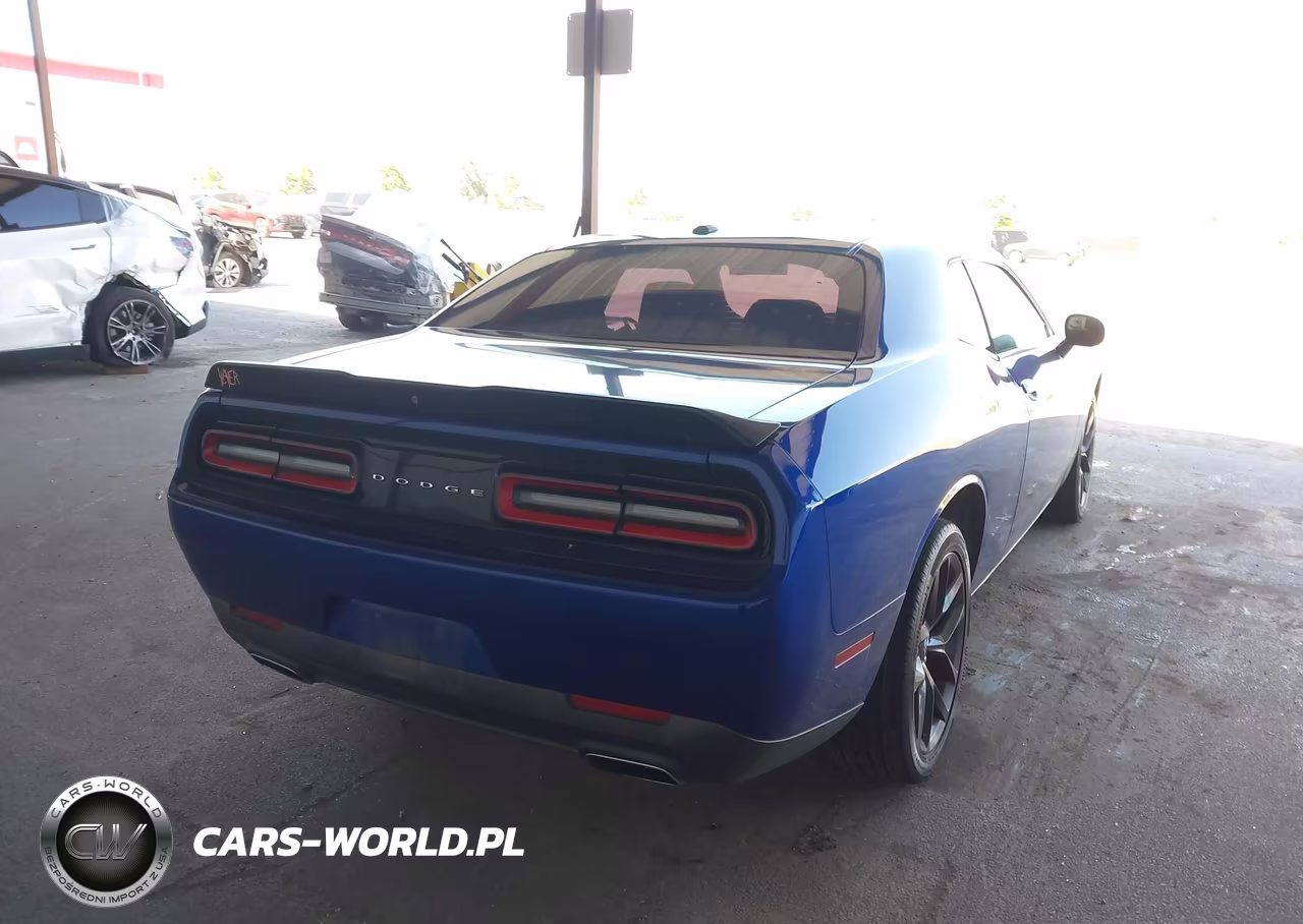 2019 Dodge Challenger Sxt VIN:2C3CDZAG4KH737349 - 4