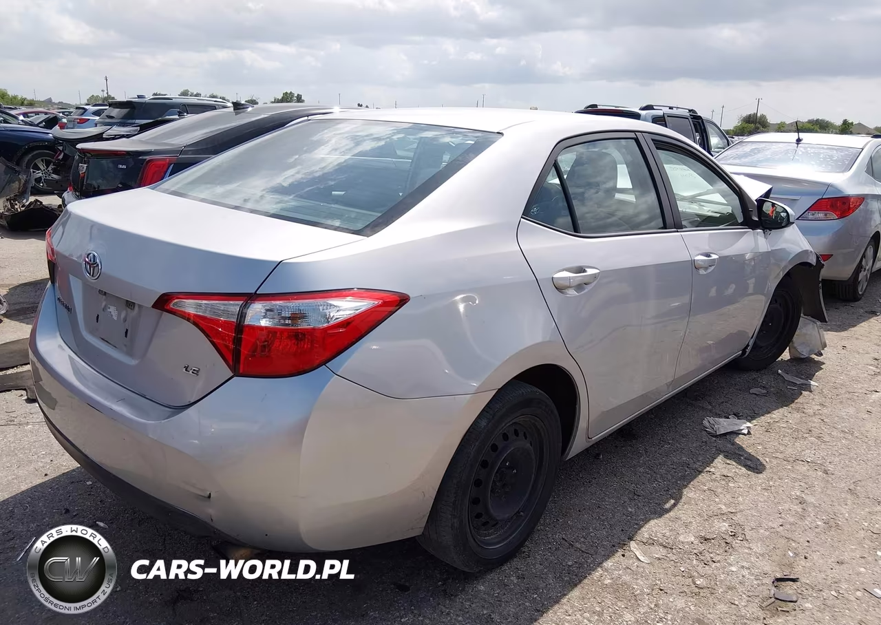 2015 Toyota Corolla Le VIN:5YFBURHE9FP238011 - 4