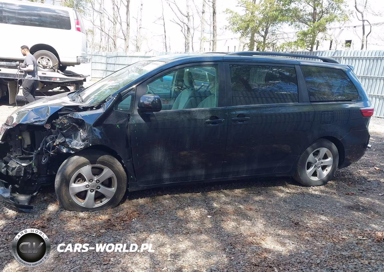 2017 Toyota Sienna Le 8 Passenger VIN:5TDKZ3DC9HS862565 - 14