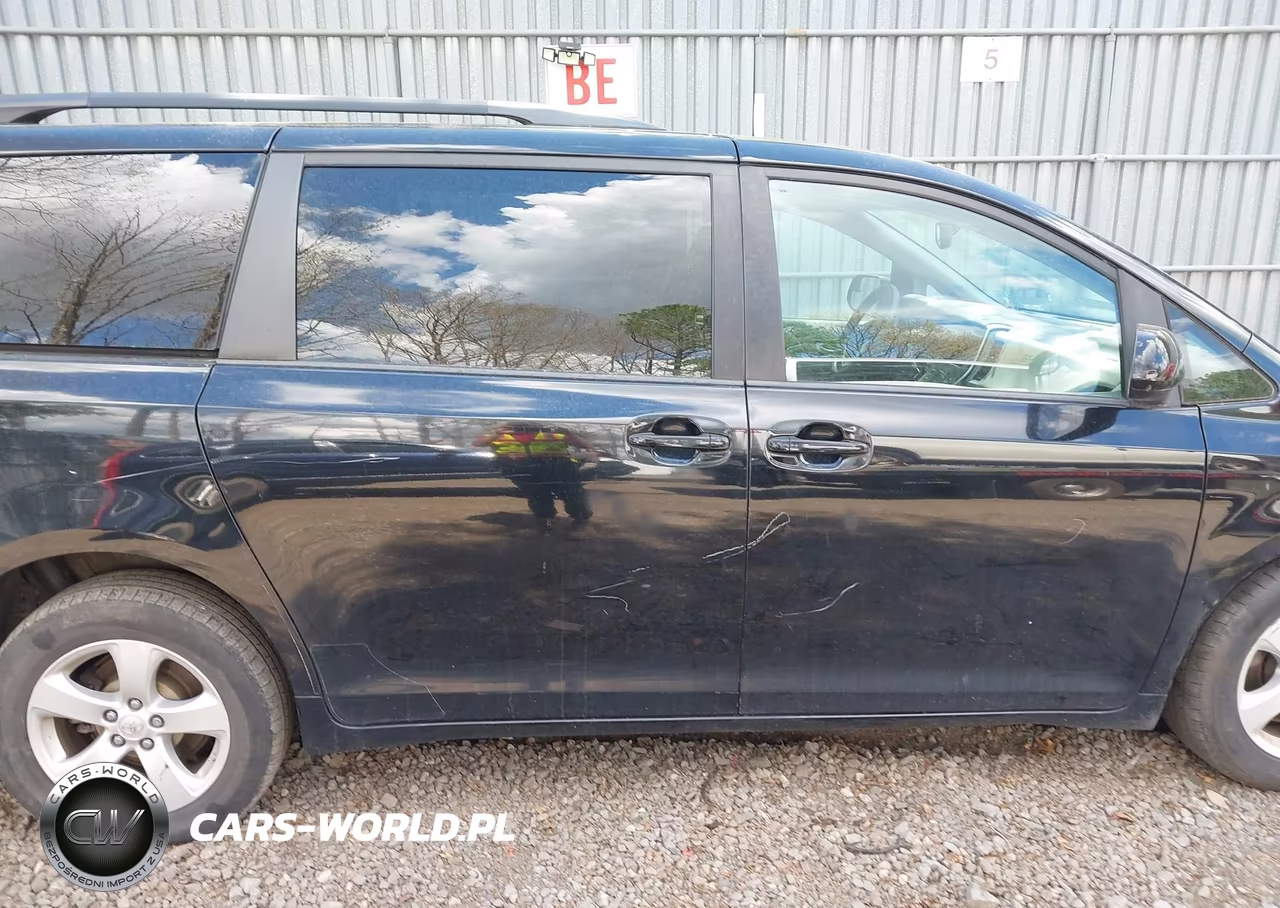 2017 Toyota Sienna Le 8 Passenger VIN:5TDKZ3DC9HS862565 - 17