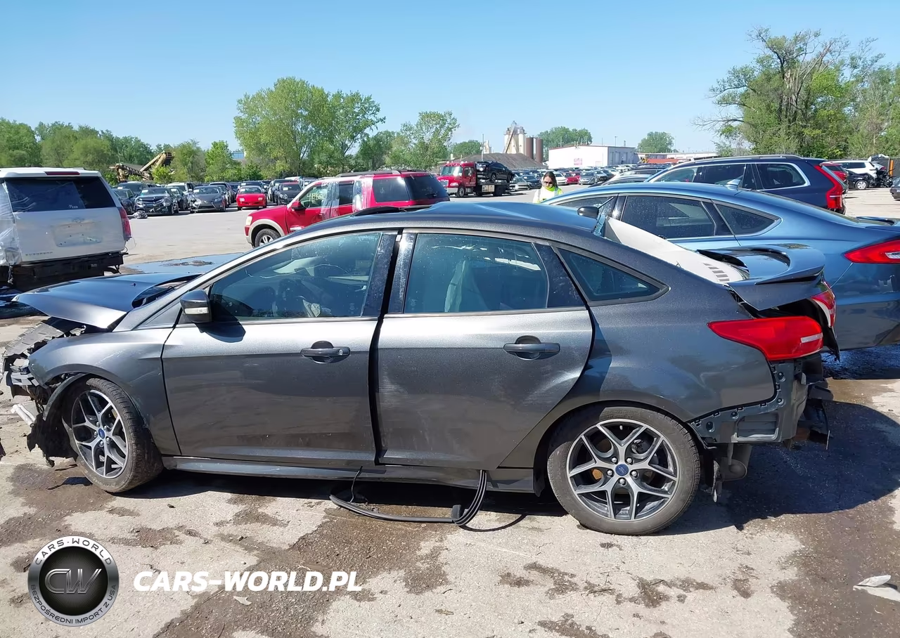 2015 Ford Focus Se VIN:1FADP3F26FL260861 - 15