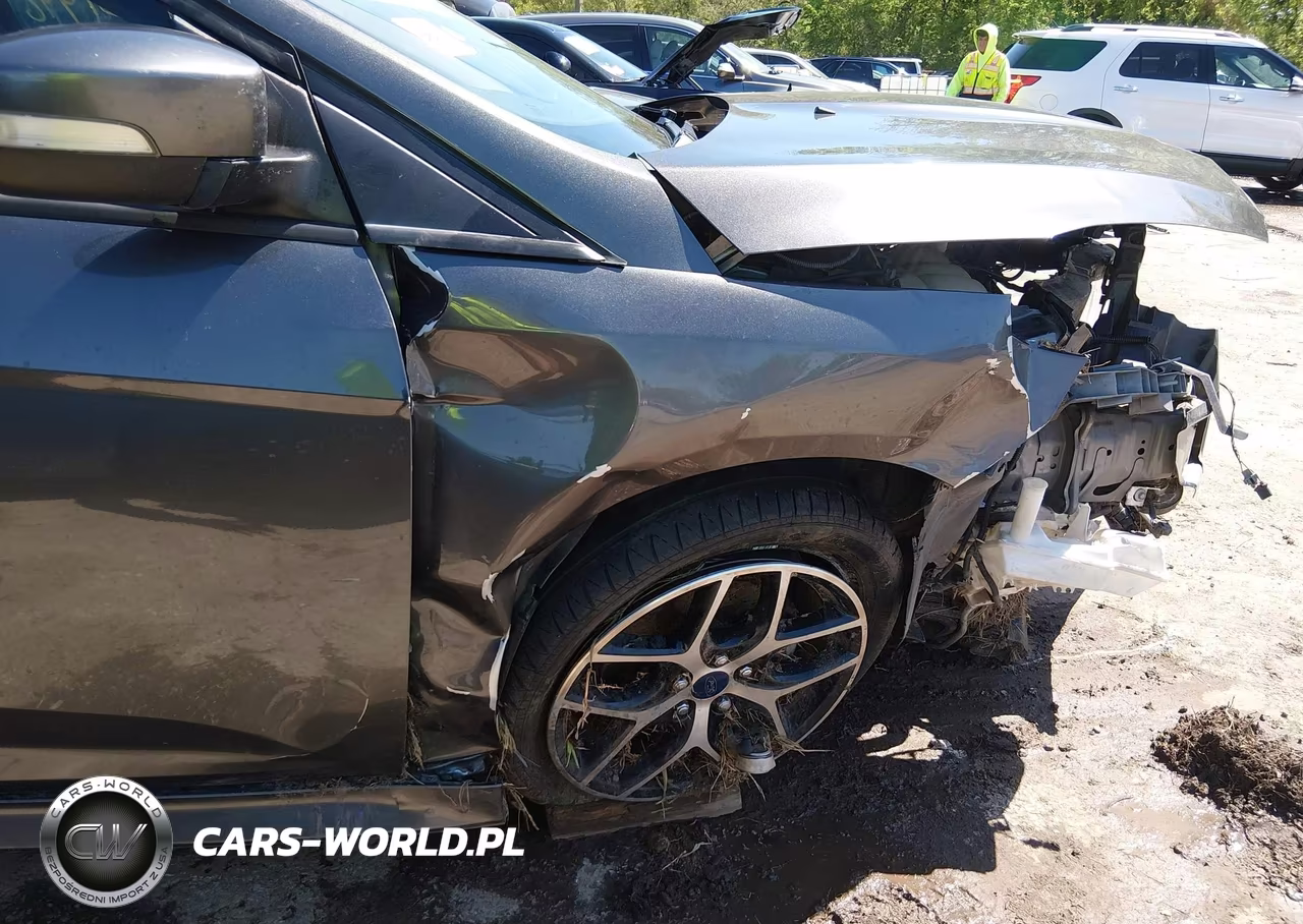 2015 Ford Focus Se VIN:1FADP3F26FL260861 - 18