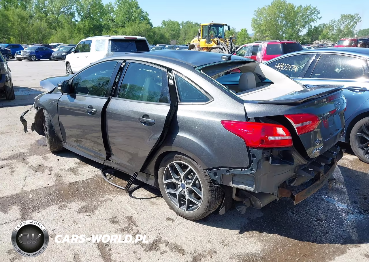 2015 Ford Focus Se VIN:1FADP3F26FL260861 - 3