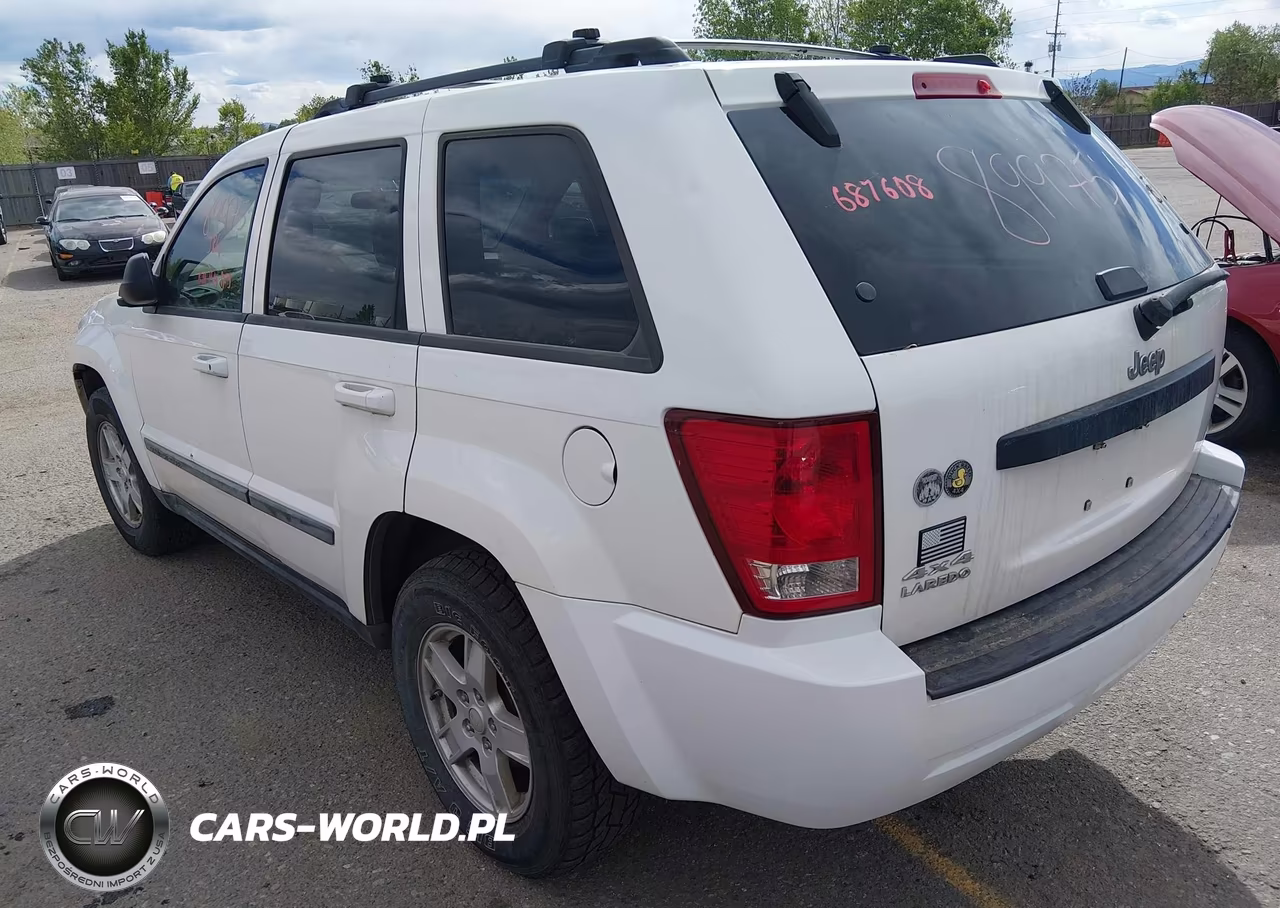 2007 Jeep Grand Cherokee Laredo VIN:1J8GR48K57C687608 - 3