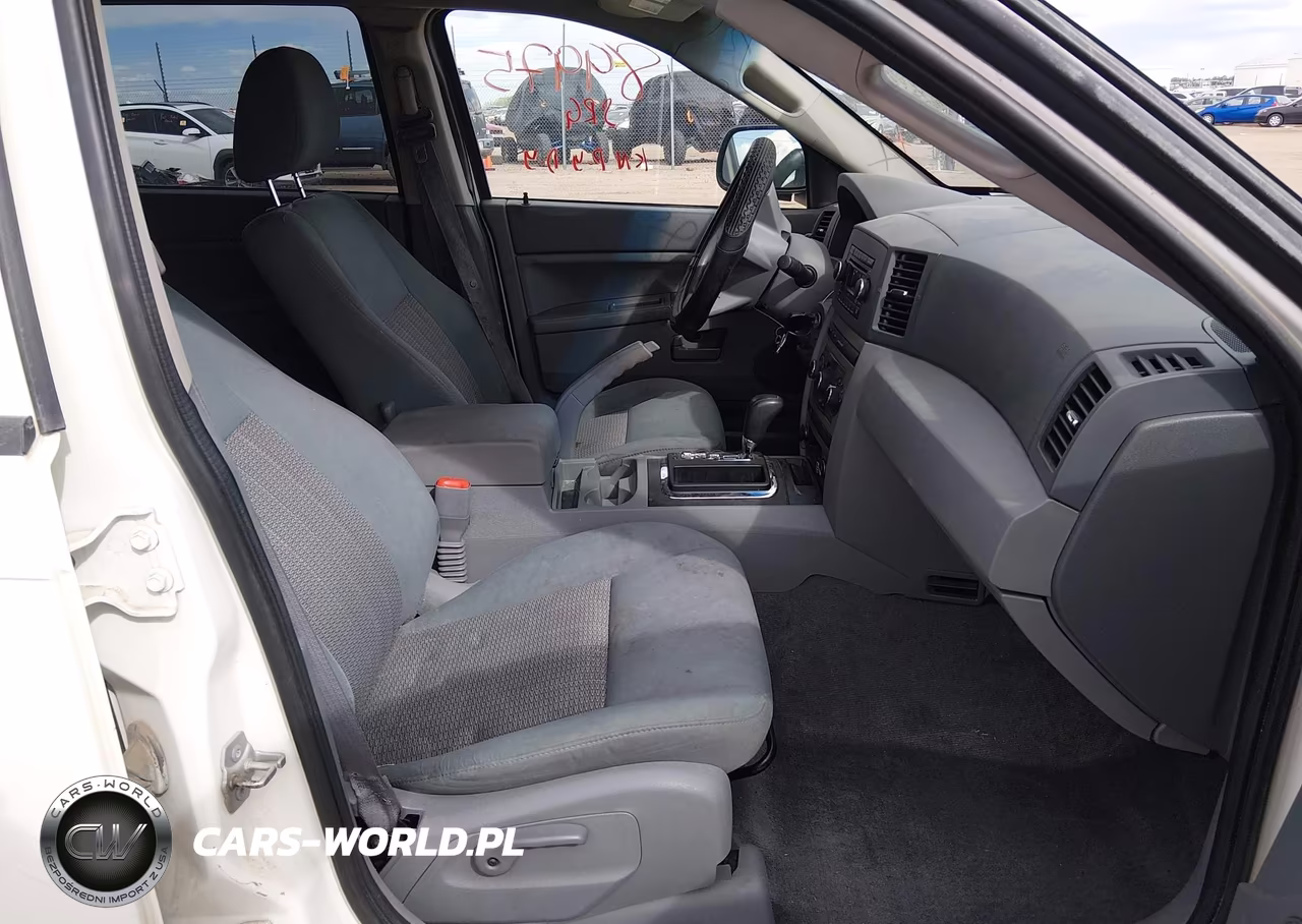 2007 Jeep Grand Cherokee Laredo VIN:1J8GR48K57C687608 - 5