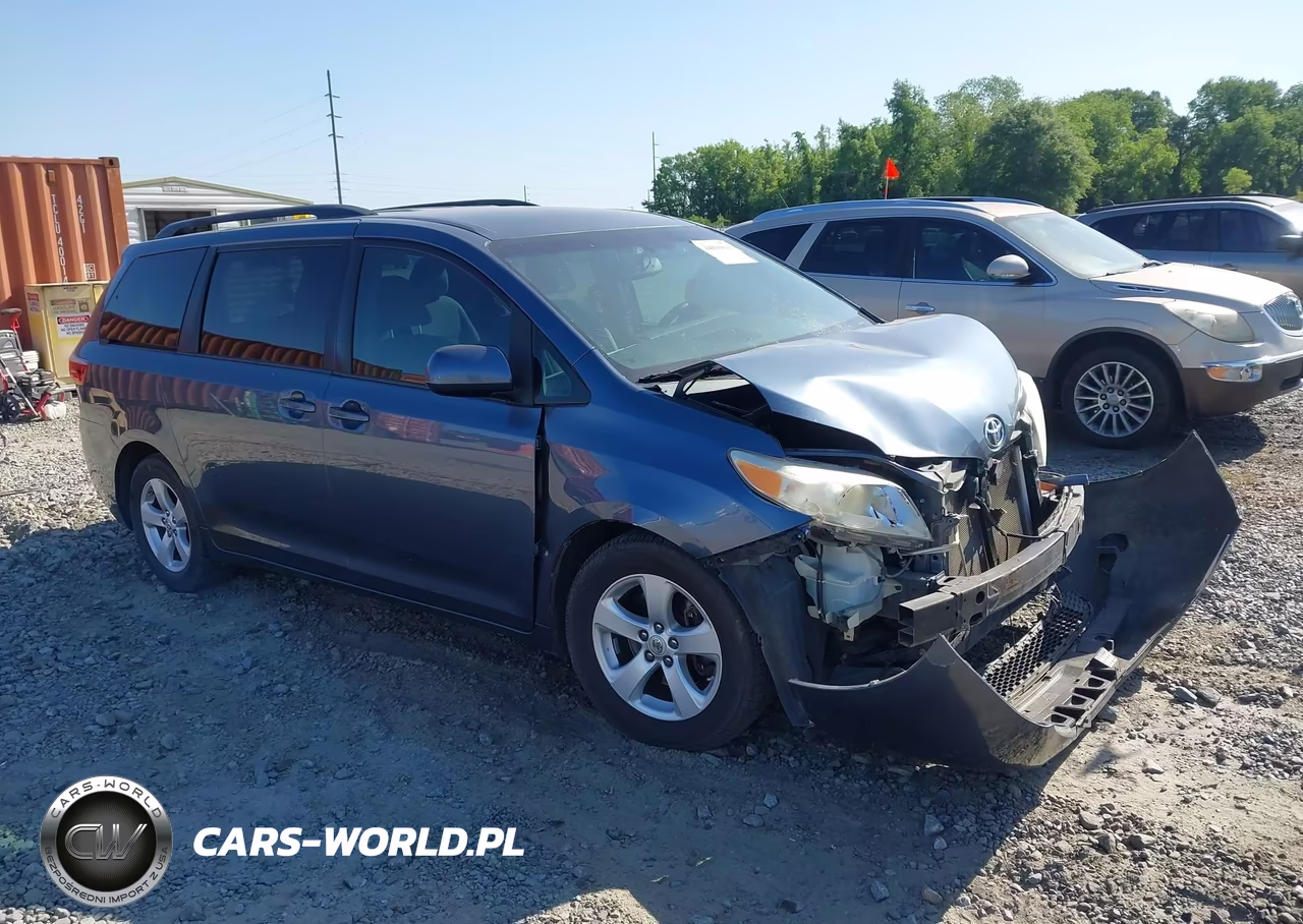 2015 Toyota Sienna Le 8 Passenger