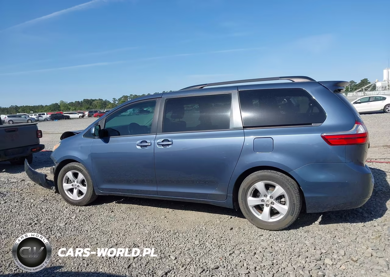 2015 Toyota Sienna Le 8 Passenger VIN:5TDKK3DC2FS557734 - 14