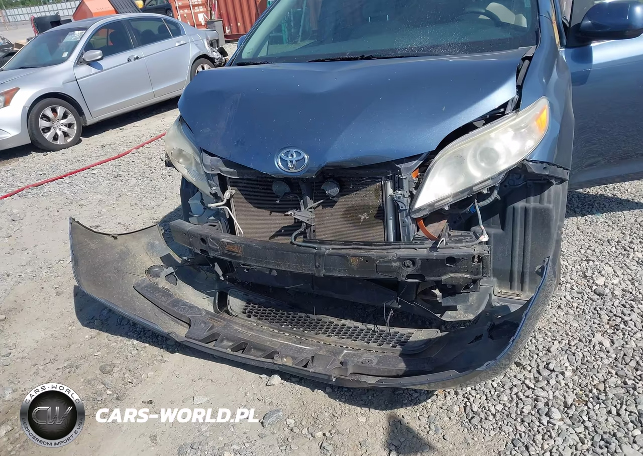 2015 Toyota Sienna Le 8 Passenger VIN:5TDKK3DC2FS557734 - 6