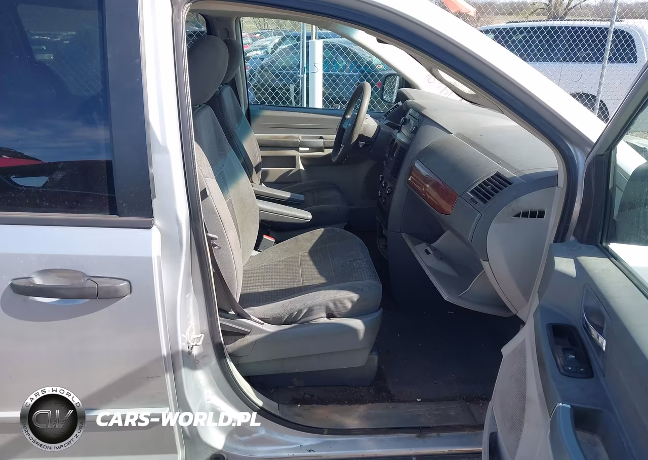 2008 Chrysler Town & Country Lx VIN:2A8HR44H88R674696 - 5