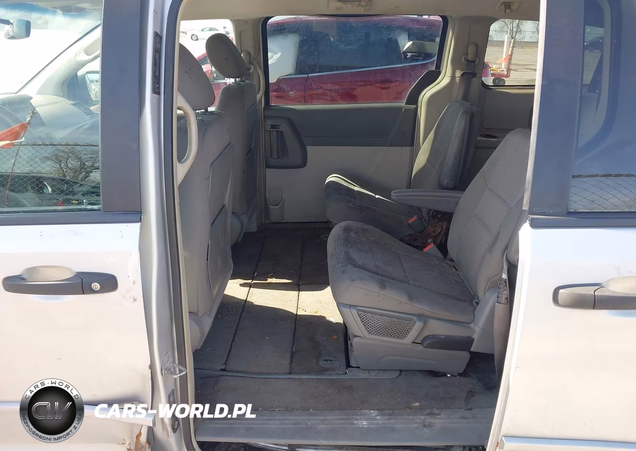 2008 Chrysler Town & Country Lx VIN:2A8HR44H88R674696 - 8