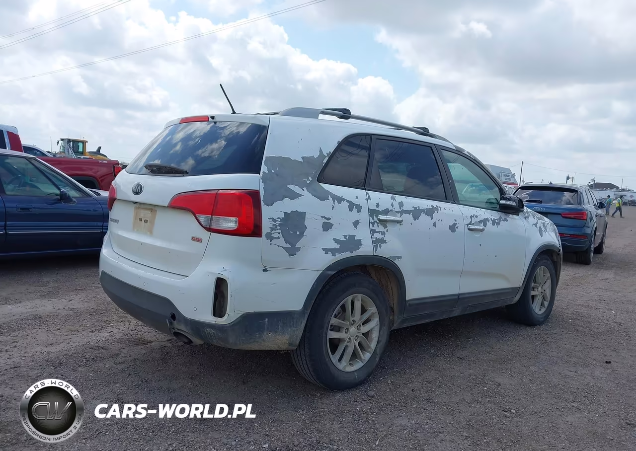 2015 Kia Sorento Lx VIN:5XYKT4A6XFG603843 - 4
