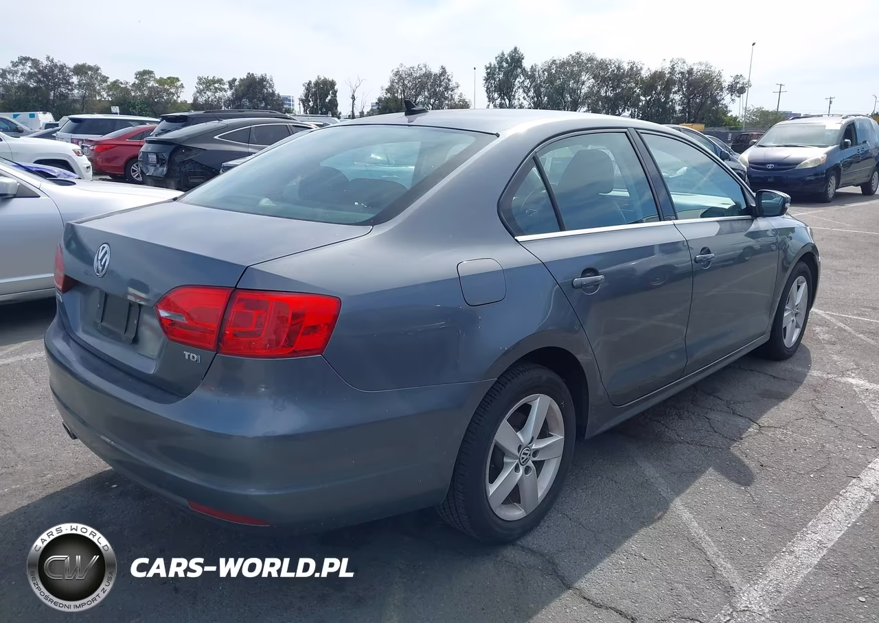 2011 Volkswagen Jetta 2.0L Tdi VIN:3VWLL7AJ9BM101751 - 4