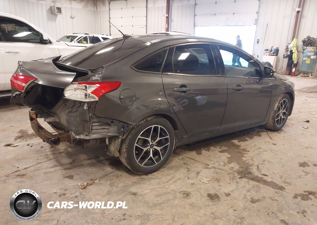 2018 Ford Focus Sel VIN:1FADP3H28JL208265 - 4