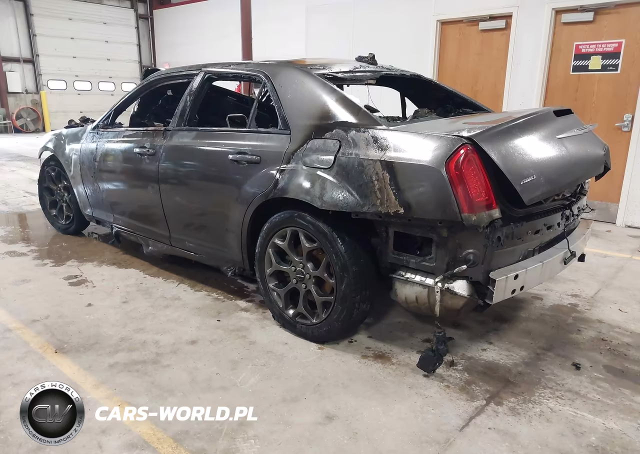 2015 Chrysler 300 300S VIN:2C3CCAGG8FH842347 - 3
