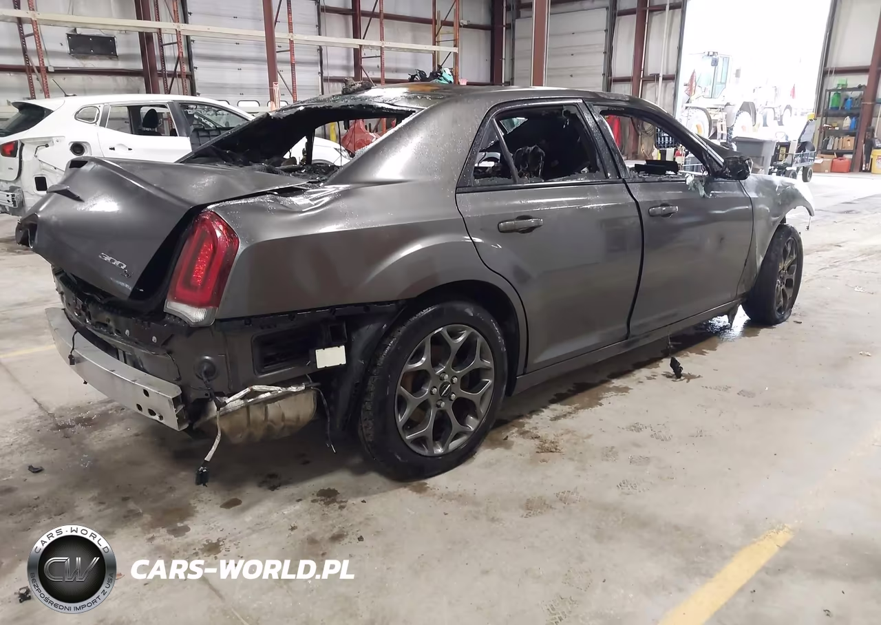 2015 Chrysler 300 300S VIN:2C3CCAGG8FH842347 - 4