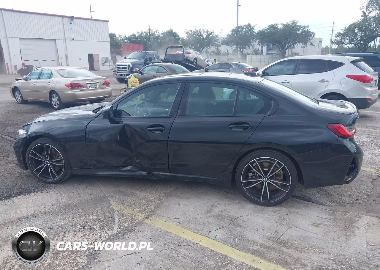 2024 BMW 330I xDrive VIN:3MW89FF01R8E65583 - 14