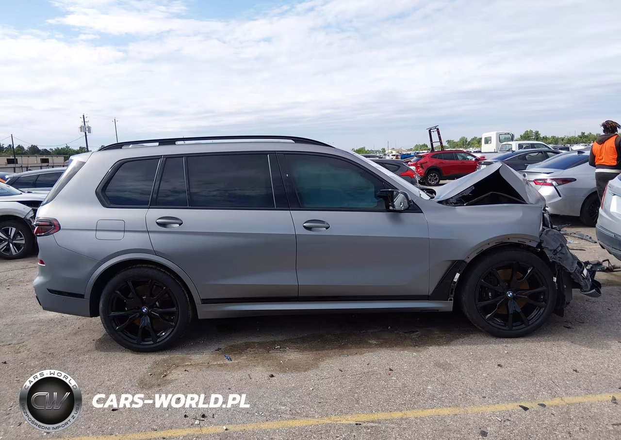 2025 BMW X7 M60I VIN:5UX33EM03S9X67382 - 14