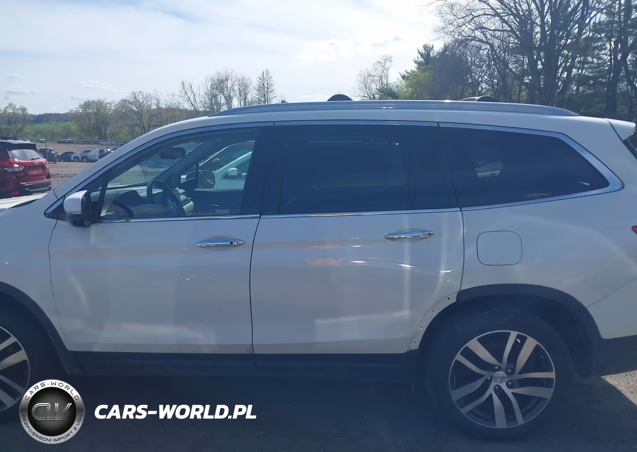 2018 Honda Pilot Elite VIN:5FNYF6H01JB055987 - 15