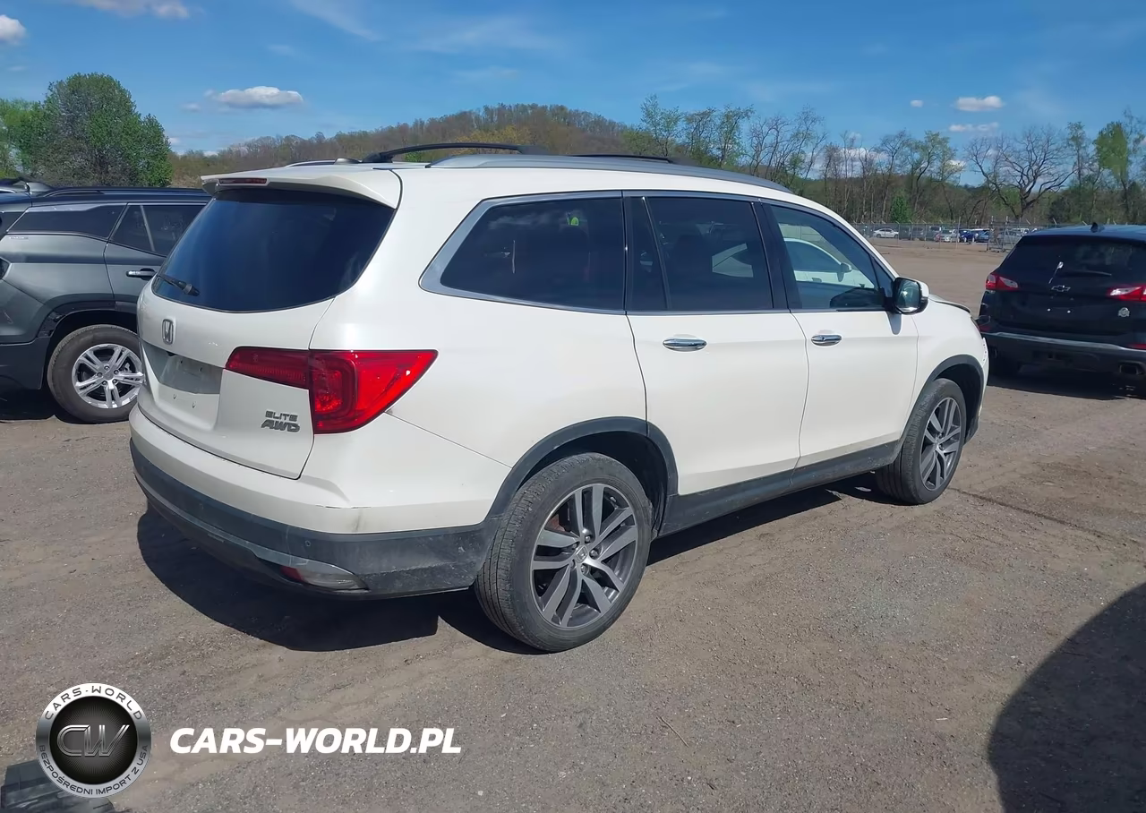 2018 Honda Pilot Elite VIN:5FNYF6H01JB055987 - 4