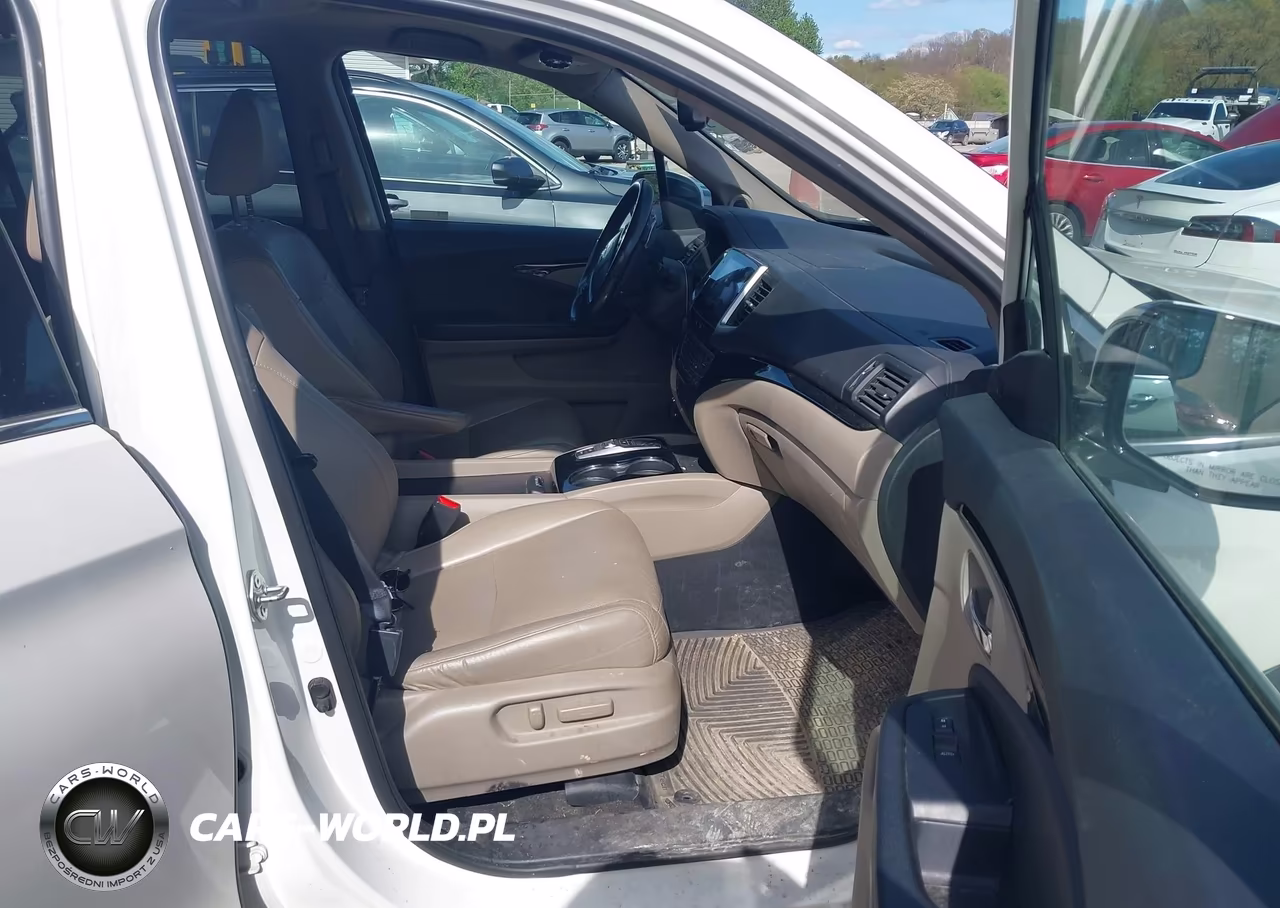 2018 Honda Pilot Elite VIN:5FNYF6H01JB055987 - 5