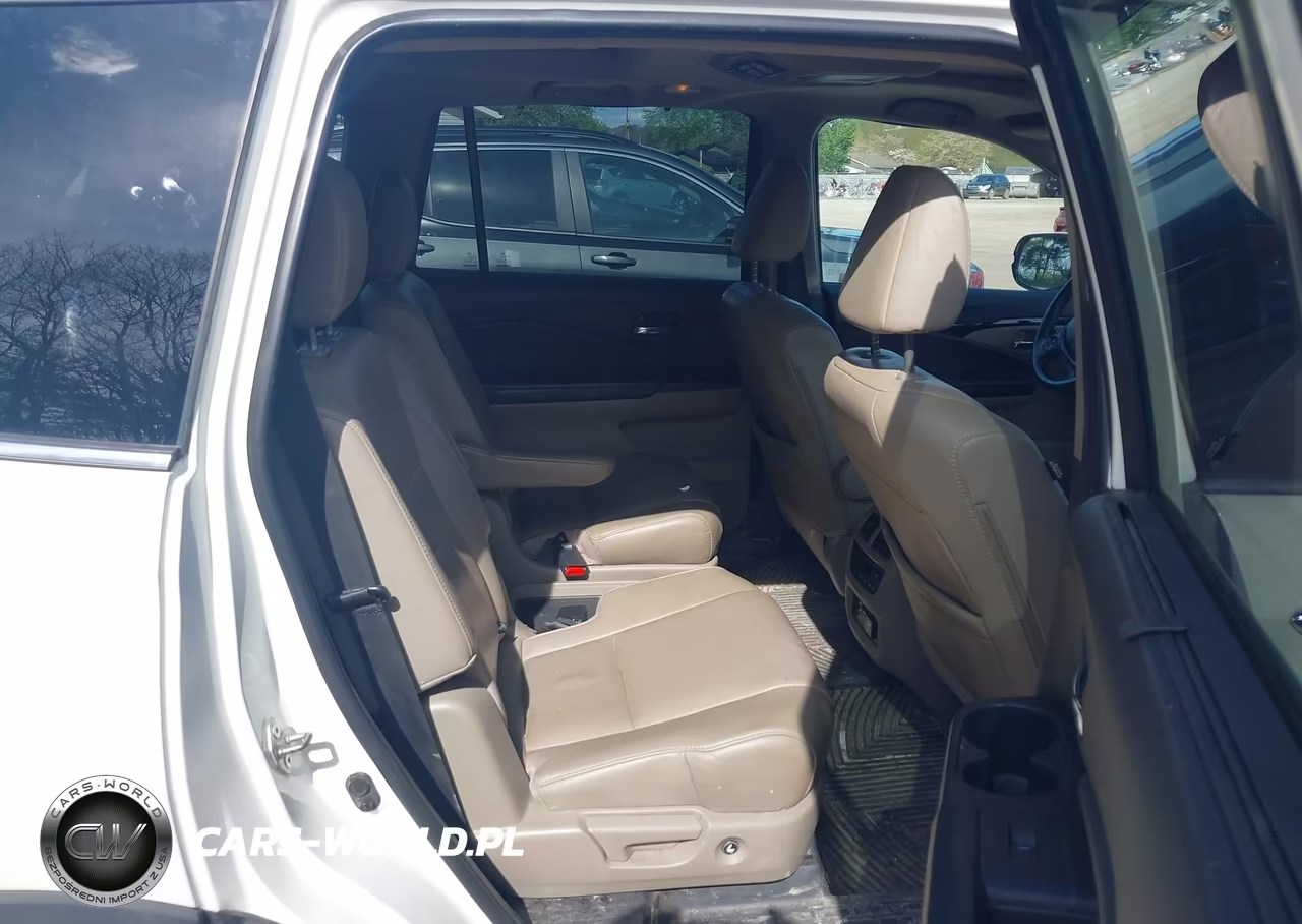 2018 Honda Pilot Elite VIN:5FNYF6H01JB055987 - 8
