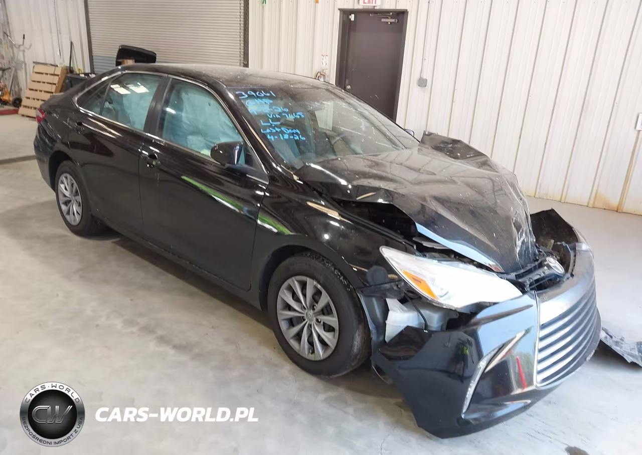 2016 Toyota Camry Le – zdjęcie 1 z 17