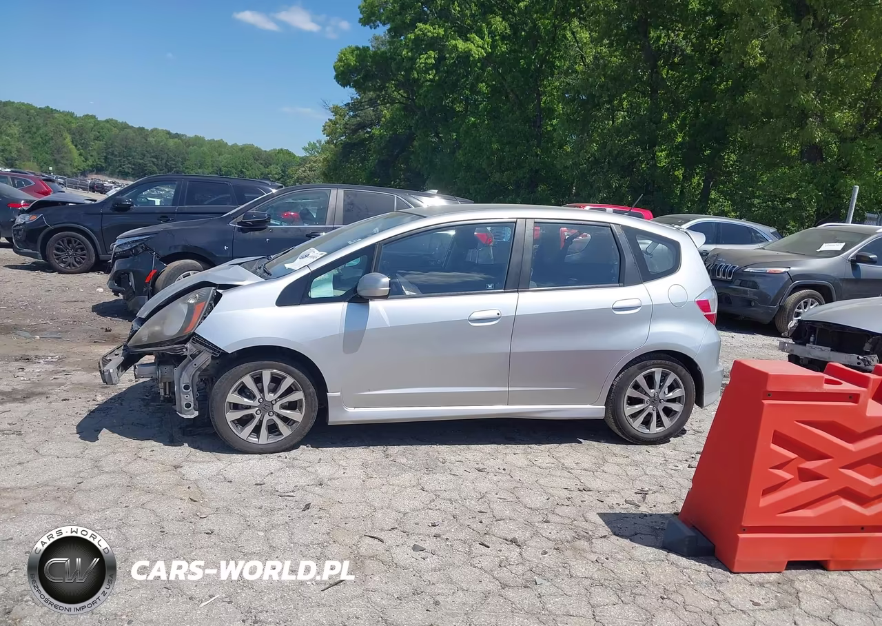 2012 Honda Fit Sport VIN:JHMGE8H54CC033227 - 13
